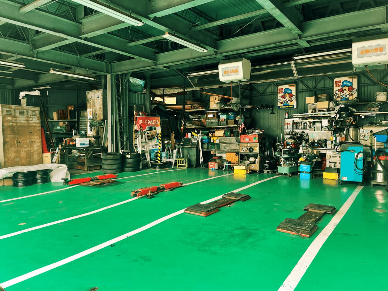 佐藤モータース内観